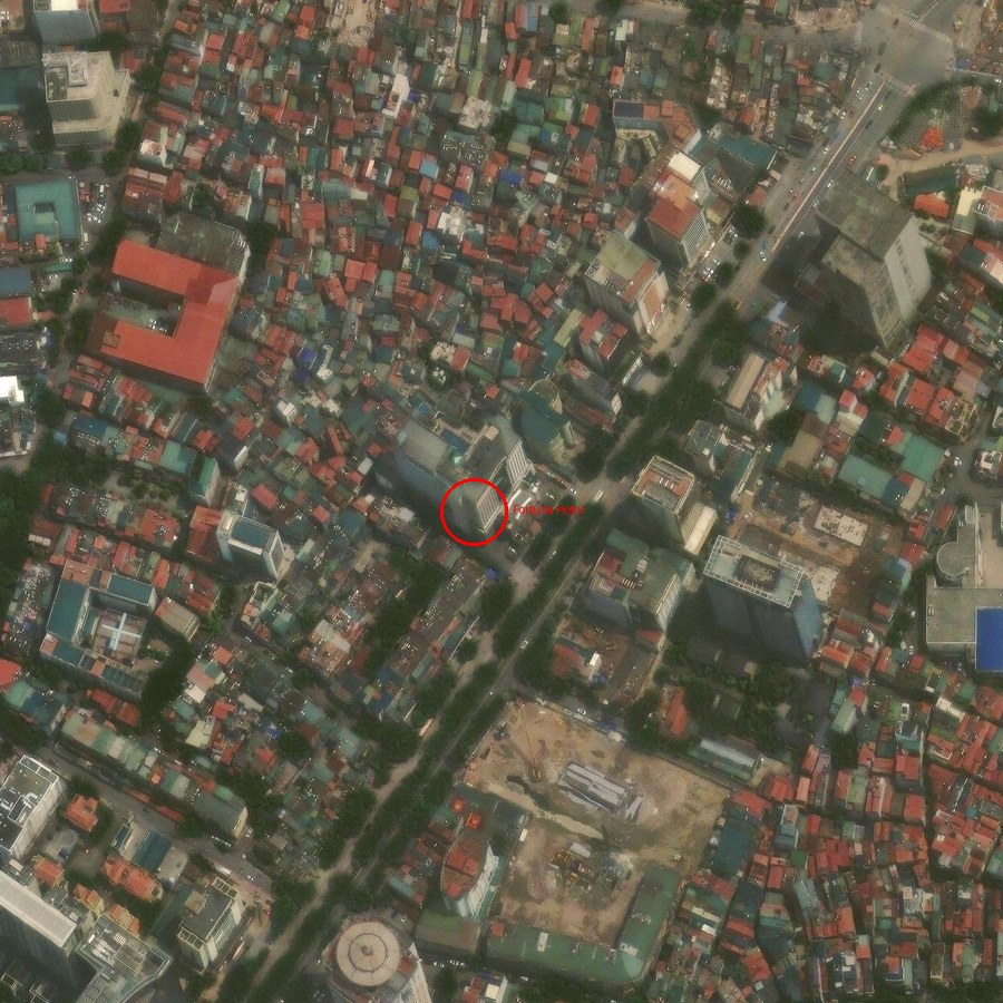 Wide satellite view with hotel marked